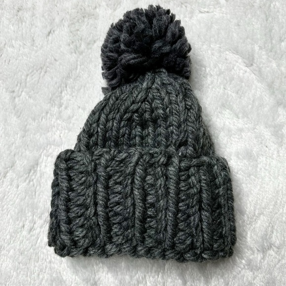 NEW Revolve Hat Attack Chunky Knit Cuffed Pom Beanie in Grey Women’s OS - Picture 2 of 8